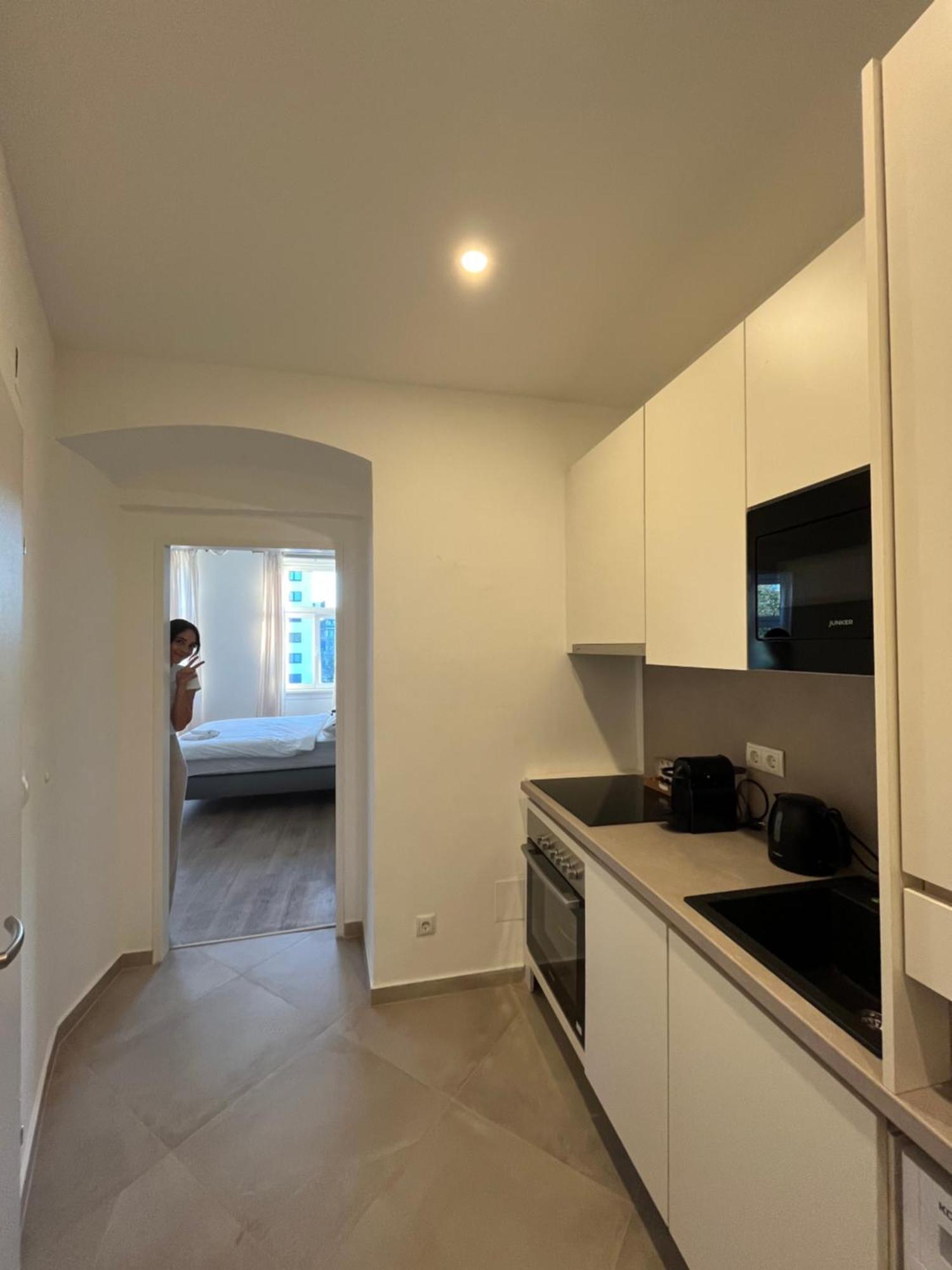 Apartment Schoenbrunn Near Metro Wenen Buitenkant foto