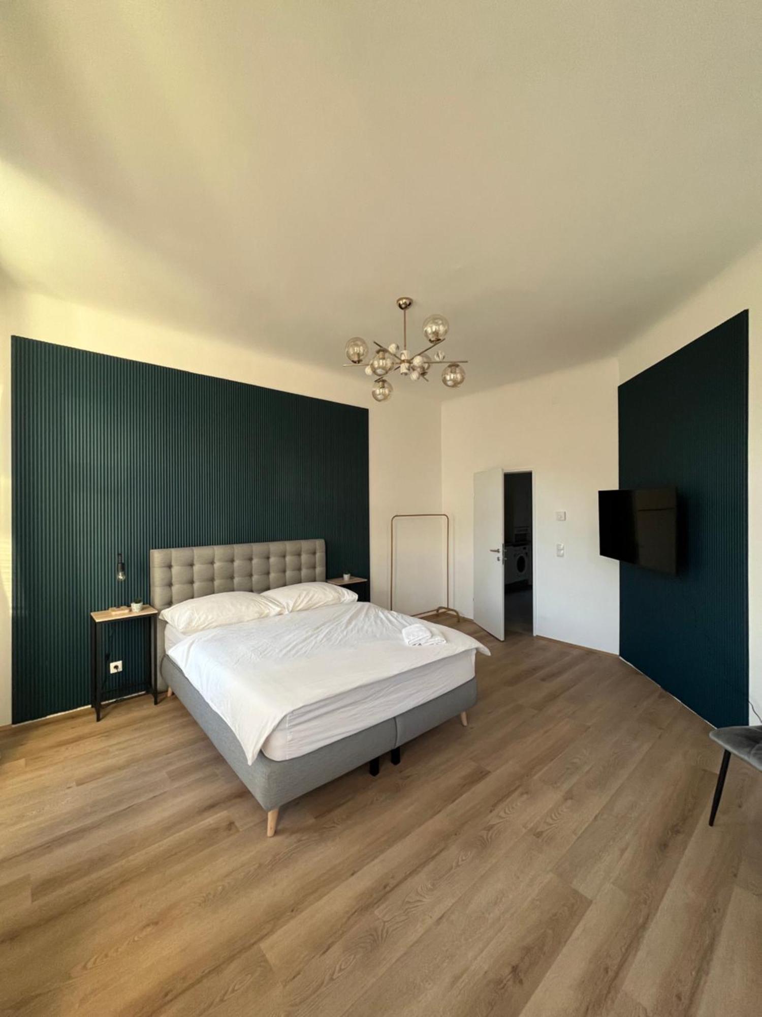 Apartment Schoenbrunn Near Metro Wenen Buitenkant foto
