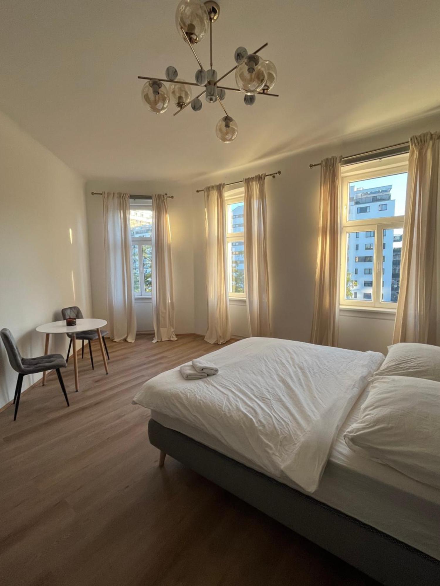 Apartment Schoenbrunn Near Metro Wenen Buitenkant foto