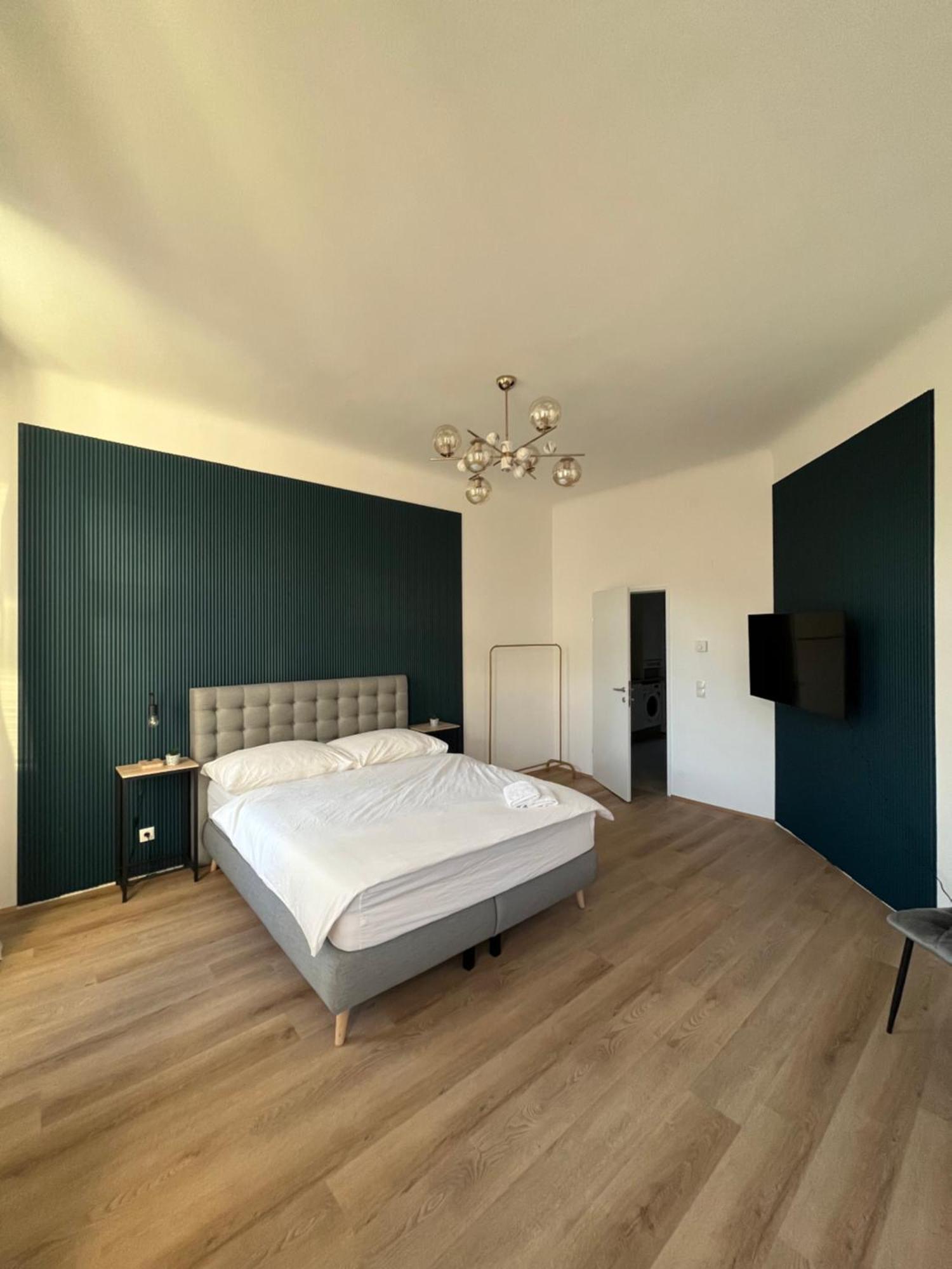 Apartment Schoenbrunn Near Metro Wenen Buitenkant foto