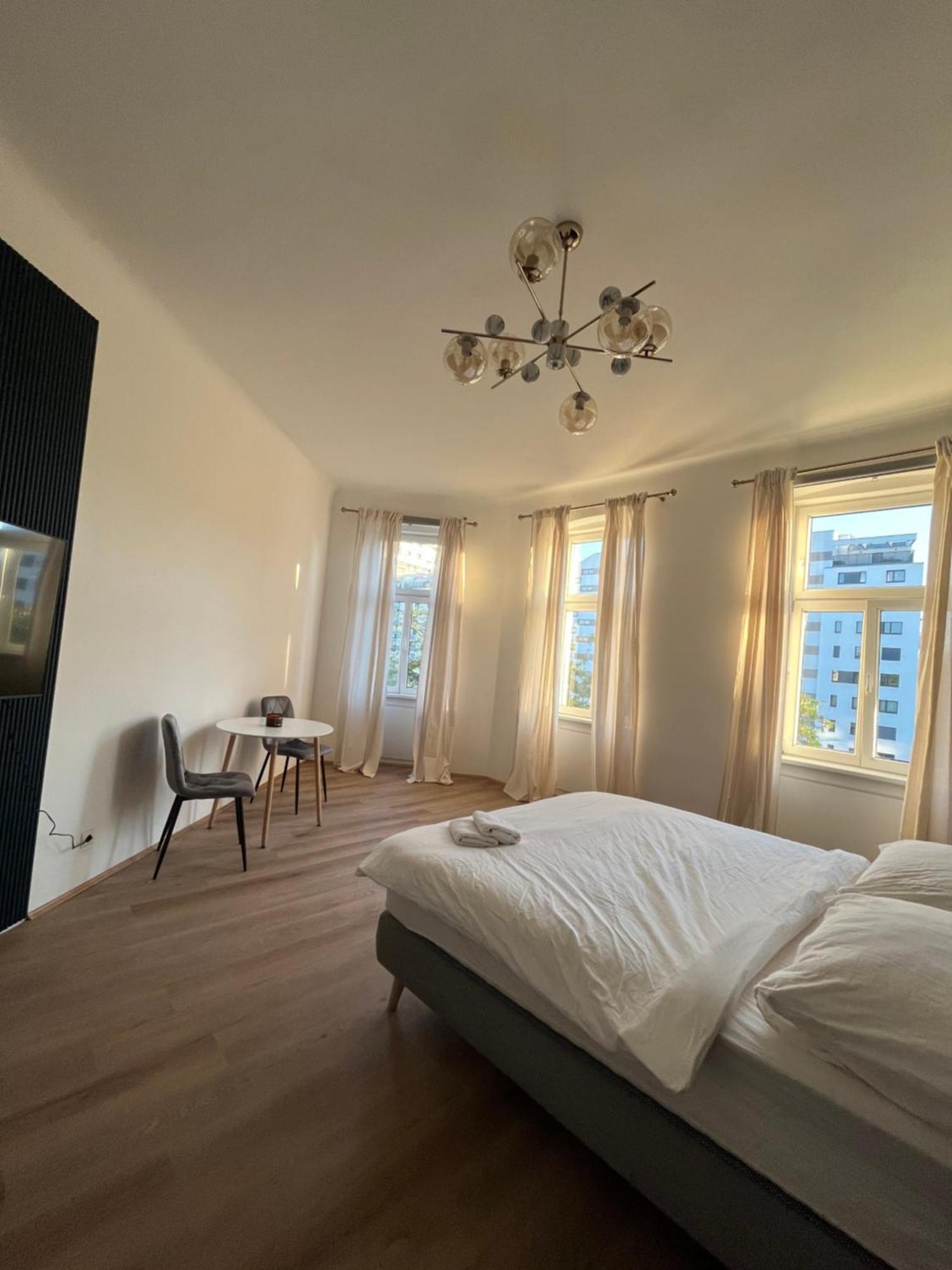 Apartment Schoenbrunn Near Metro Wenen Buitenkant foto