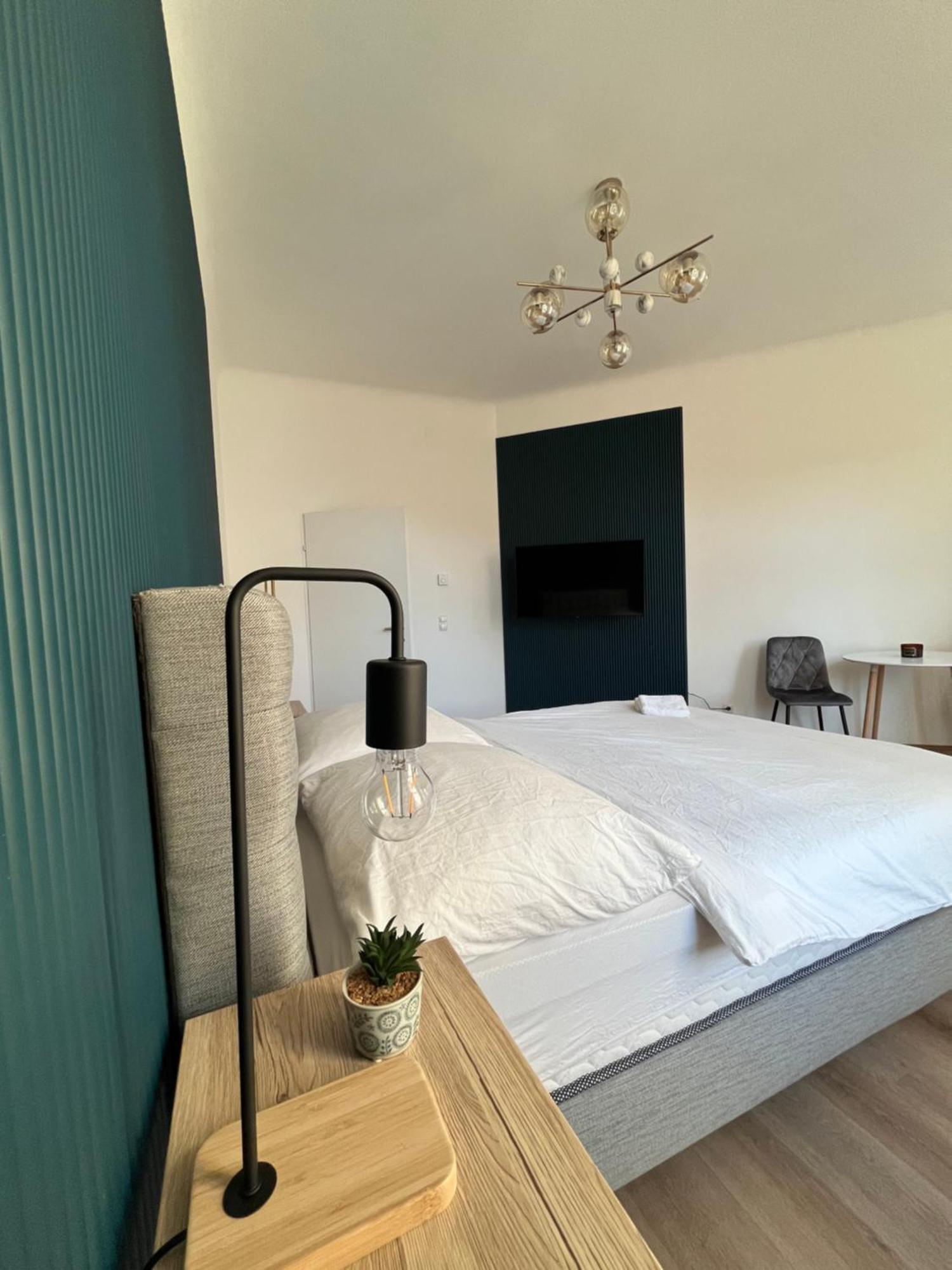 Apartment Schoenbrunn Near Metro Wenen Buitenkant foto