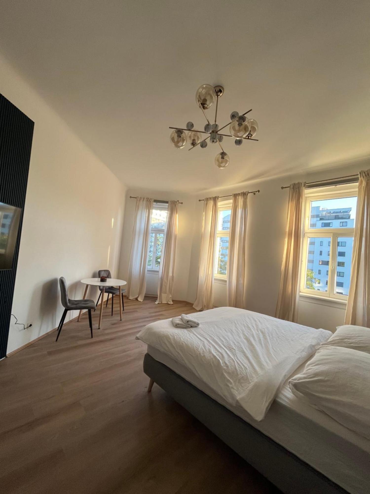 Apartment Schoenbrunn Near Metro Wenen Buitenkant foto